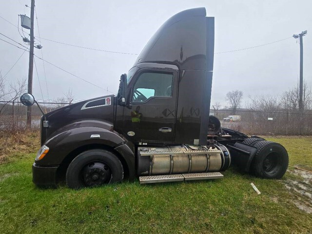 2019 Kenworth T680 S/A Day Cab Truck Tractor (Inoperable)