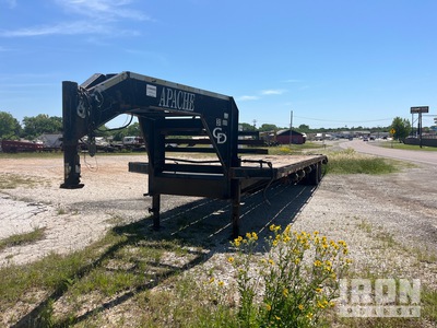 2005 Apache 40 ft T/A Gooseneck Equipment Trailer