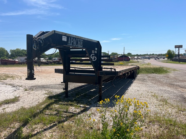 2005 Apache 40 ft T/A Gooseneck Equipment Trailer