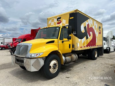 2008 International 4300 4x2 Camion fourgon (Inoperable)