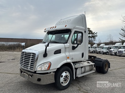 2014 Freightliner Cascadia 113 4x2 S/A Day Cab Truck Tractor