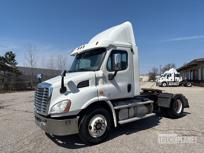 2014 Freightliner Cascadia 113 4x2 S/A Day Cab Truck Tractor