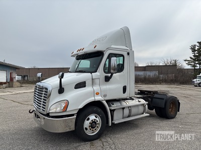 2014 Freightliner Cascadia 113 4x2 S/A Day Cab Truck Tractor