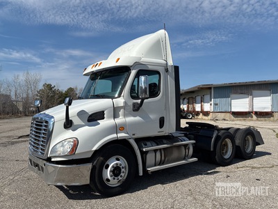 2012 Freightliner Cascadia 113 6x4 トラックトラクター（T/A）