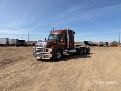 2015 Kenworth T880 8x6 Heavy Haul Tri/A Sleeper Truck Tractor