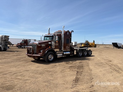 2009 Kenworth T800 Wide Hood 8x6 Sleeper Winch Truck