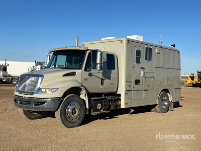 2007 International 4400 4x2 Sleeper Drahtgebundener Holztransporter