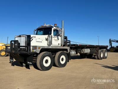 2013 Western Star 6900XD 8x4 Twin-Steer Bed truck