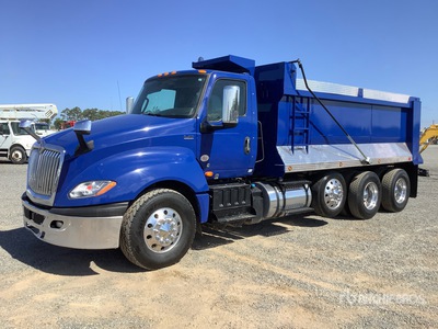 2019 International LT62F 8x4 Camion à benne basculante Tridem