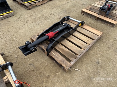 Dynamic Entities 46 in Hydraulic Excavator Thumb