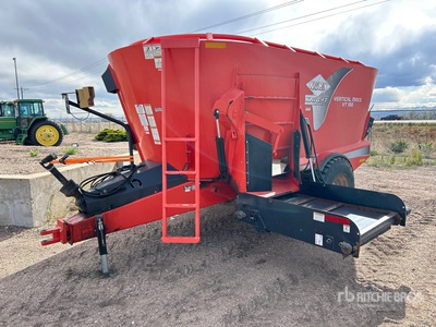2015 Kuhn Knight VT156 Tow-Behind Feed Mixer