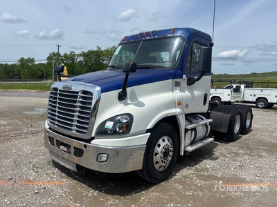 2018 Freightliner Cascadia 125 6x4 T/A Day Cab Truck Tractor