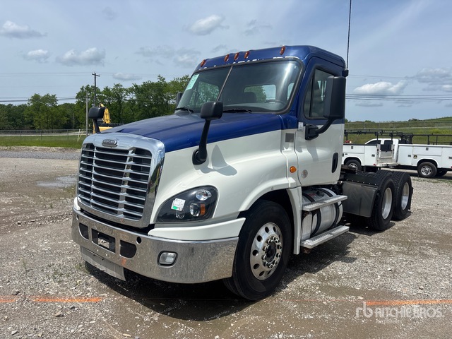 2018 Freightliner Cascadia 125 6x4 T/A Day Cab Truck Tractor