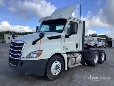 2018 Freightliner Cascadia 126 6x4 T/A Day Cab Truck Tractor