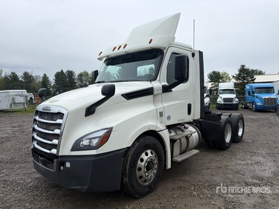 2018 Freightliner Cascadia 126 6x4 Ciągnik siodłowy T/A z kabiną dzienną