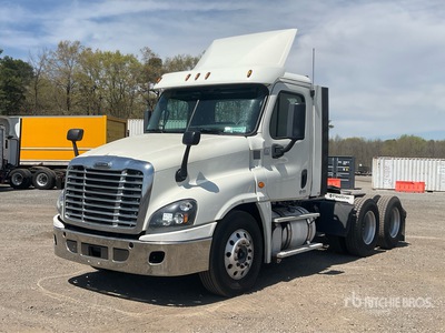 2018 Freightliner Cascadia 125 6x4 Cabeza Tractora Cabina Corta