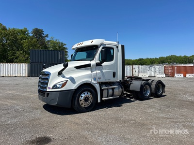 2018 Freightliner Cascadia 126 6x4 T/A Day Cab Truck Tractor
