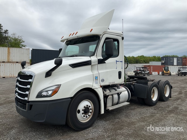 2019 Freightliner Cascadia 126 6x4 T/A Day Cab Truck Tractor