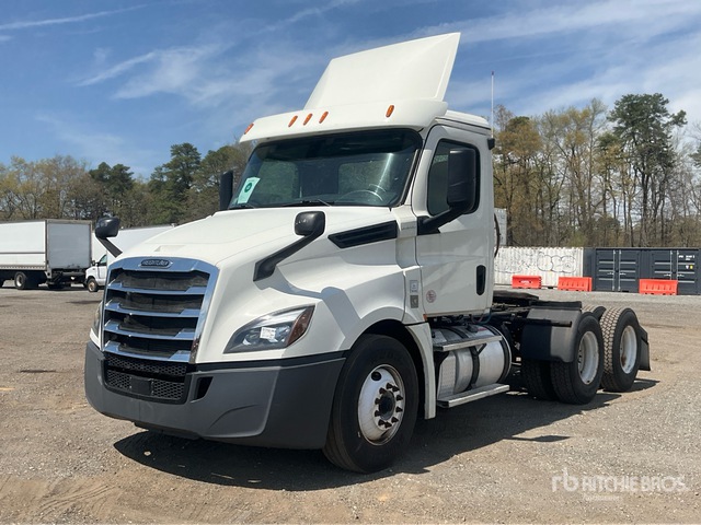 2019 Freightliner Cascadia 126 6x4 T/A Day Cab Truck Tractor