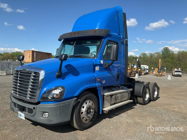2020 Freightliner Cascadia 125 6x4 T/A Day Cab Truck Tractor
