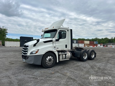 2018 Freightliner Cascadia 126 6x4 Ciągnik siodłowy T/A z kabiną dzienną