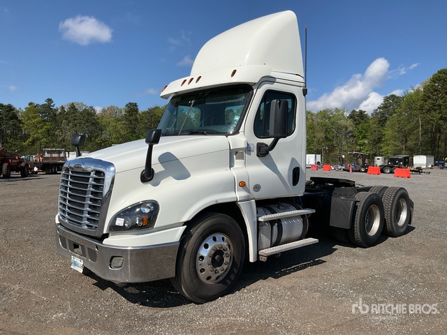 2018 Freightliner Cascadia 125 6x4 T/A Day Cab Truck Tractor