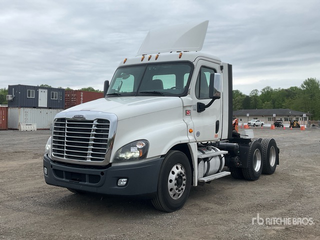 2018 Freightliner Cascadia 125 6x4 T/A Day Cab Truck Tractor