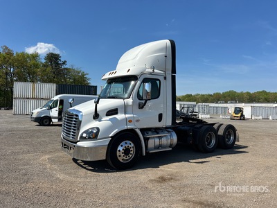 2018 Freightliner Cascadia 113 6x4 T/A Day Cab Truck Tractor