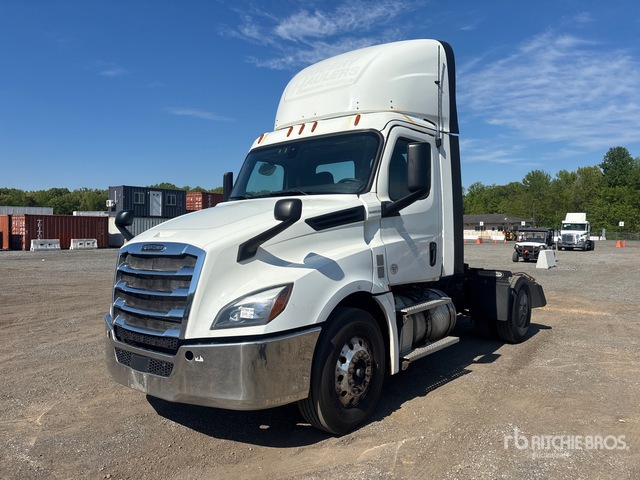 2019 Freightliner Cascadia 126 4x4 S/A Day Cab Truck Tractor