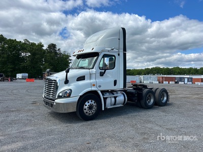2018 Freightliner Cascadia 113 6x4 تراكتور شاحنة نهارية (ثنائية المحور)
