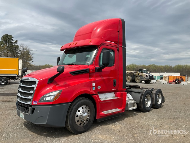 2019 Freightliner Cascadia 126 6x4 T/A Day Cab Truck Tractor