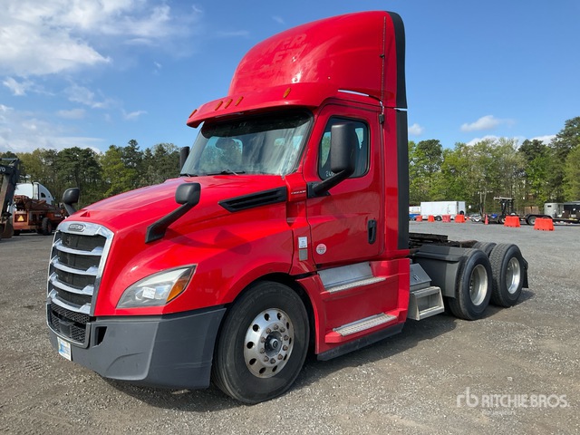 2019 Freightliner Cascadia 126 6x4 T/A Day Cab Truck Tractor
