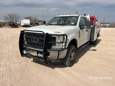 2019 Ford F-350 4x4 Extended Cab Service Truck