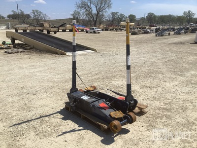 (2) Shinn Fu Hydraulic Jacks
