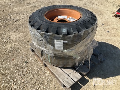 (2) STA 15-19.5 Tires w/Wheels