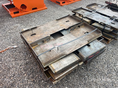 Quantity of (10) 2025 Kit Containers QT-F-BLANK Montageplatte für Kompaktlader-Anbaugerät (Unused)