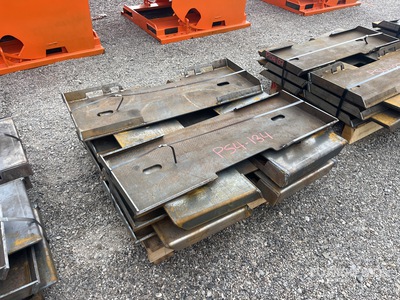 Quantity of (10) 2025 Kit Containers QT-F-BLANK Montageplatte für Kompaktlader-Anbaugerät (Unused)