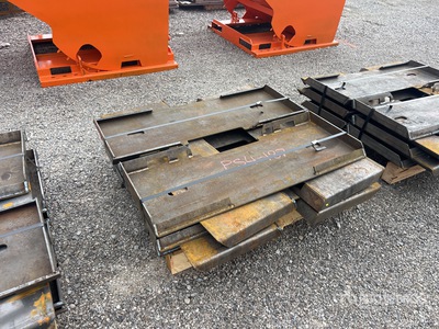 Quantity of (10) 2025 Kit Containers QT-F-BLANK Montageplatte für Kompaktlader-Anbaugerät (Unused)