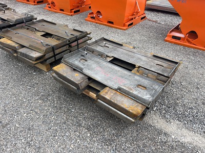 Quantity of (10) 2025 Kit Containers QT-F-BLANK Montageplatte für Kompaktlader-Anbaugerät (Unused)