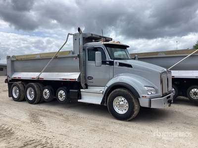 2022 Kenworth T880 Quad/A Dump Truck