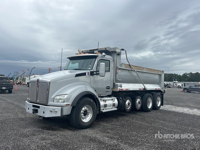 2022 Kenworth T880 10x4 Quad/A Dump Truck