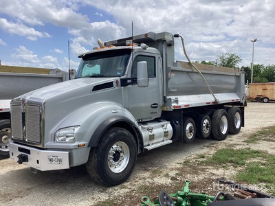 2022 Kenworth T880 Quad/A Dump Truck