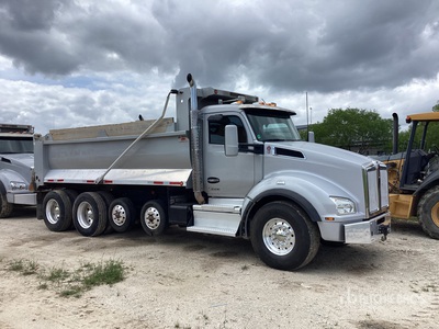 2023 Kenworth T880 Quad/A Dump Truck