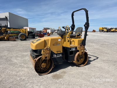 2006 Cat CB224E Compacteur double bille