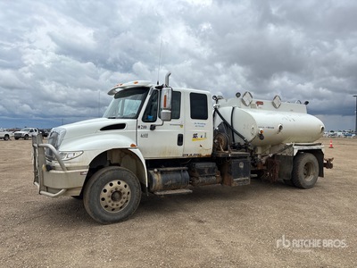 2006 International DuraStar 4400 6350 L 4x2 Sleeper Pressure Truck