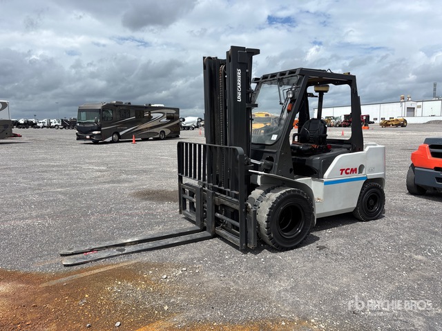 TCM FD45 Pneumatic Tire Forklift (Inoperable)