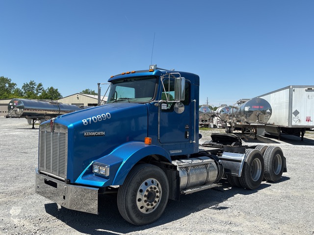 2013 Kenworth T800 6x4 T/A Day Cab Truck Tractor 2013 Kenworth T800 6x4 T/A Day Cab Truck Tractor