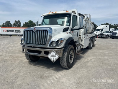 Keith Huber on 2021 International HV607 6x4 Camion-citerne à vide