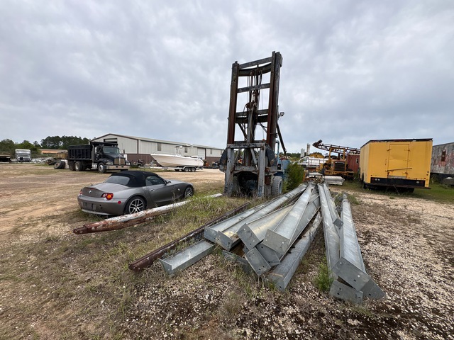 Wiggins Pneumatic Tire Marina Bull Forklift (Inoperable)