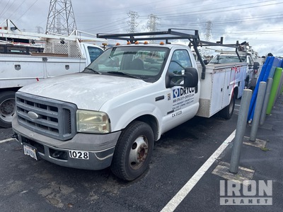 2005 Ford F-350 XL 4x2 Utility Truck (Inoperable)